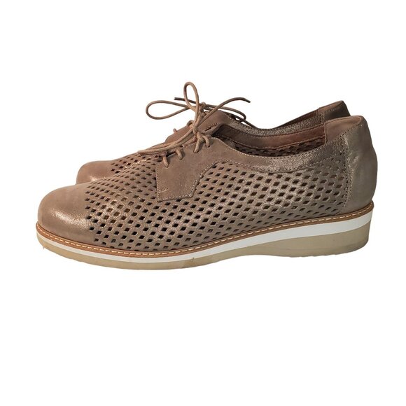 NWOB Tomasi Made in Italy Shirley Model Beige Derby Perforated Shoe Women's 42 - Picture 3 of 13